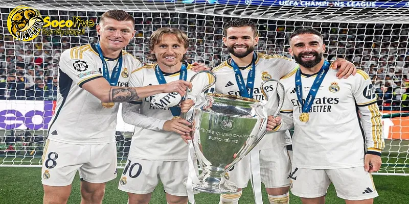 Los Vikingos ăn mừng bàn thắng quyết định tại C1