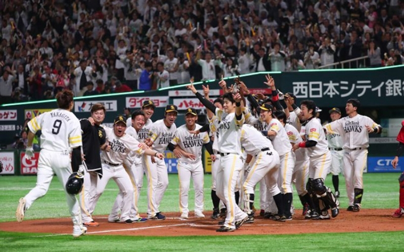 Giải mã sức hút kỳ lạ của môn bóng chày tại Nhật Bản